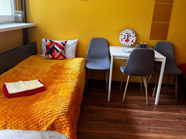 Travel House Wroclaw : photo 6 de la chambre chambre triple avec terrasse