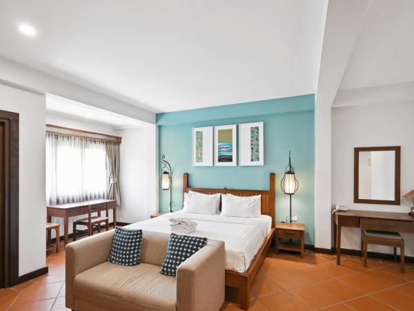 Villa Sanpakoi : photo 5 de la chambre hébergement lit king-size exécutif - vue sur piscine