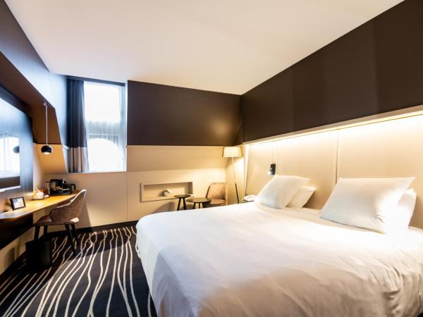 Mercure Colmar Centre Unterlinden : photo 7 de la chambre suite junior avec 1 lit double et 1 canapé-lit