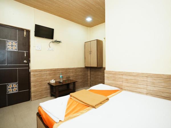 Hotel Sai Parikrama : photo 4 de la chambre chambre double standard avec ventilateur