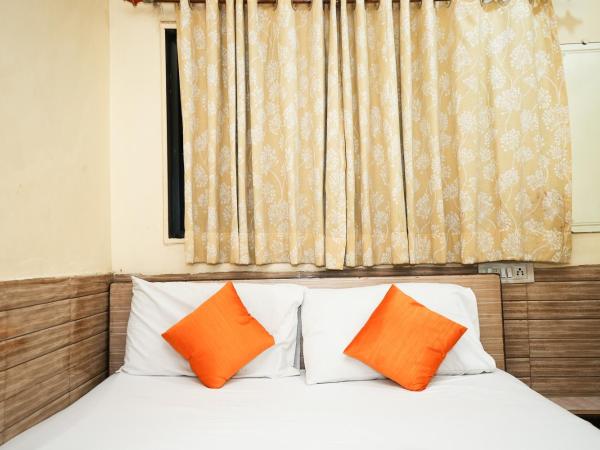 Hotel Sai Parikrama : photo 6 de la chambre chambre double standard avec ventilateur