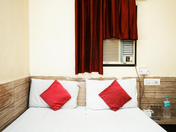 Hotel Sai Parikrama : photo 3 de la chambre chambre double standard