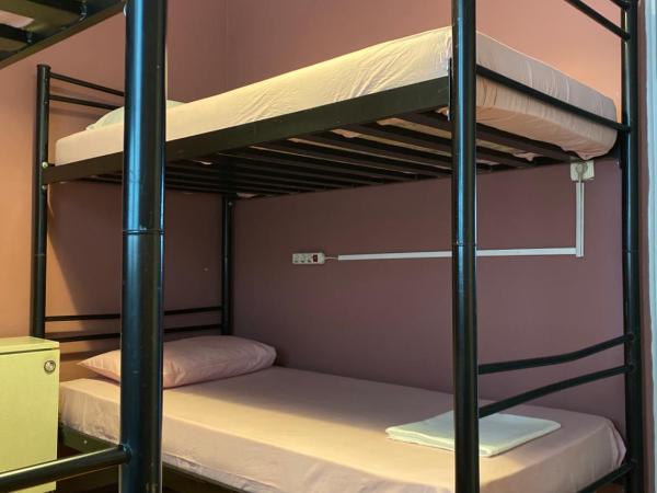 Lait Hostel : photo 3 de la chambre lit dans dortoir mixte de 4 lits