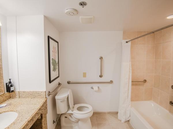 The Founders Inn & Spa Tapestry Collection By Hilton : photo 5 de la chambre chambre lit king-size avec baignoire - accessible aux personnes à mobilité réduite