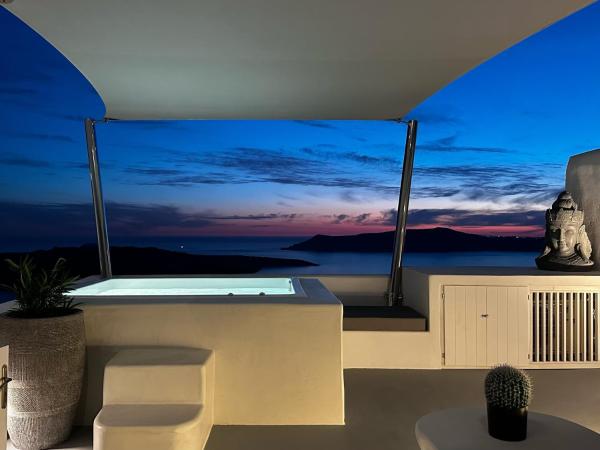 Dagaz Suites : photo 2 de la chambre honeymoon suite with caldera view (indoor & outdoor hot tub)