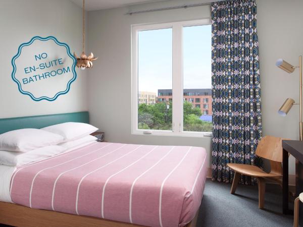 East Austin Hotel : photo 1 de la chambre chambre lit queen-size - salle de bains extérieure