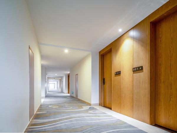 Phoenix Hill Hotel Dongguan - Golf Course Shop : photo 5 de la chambre chambre supérieure lit queen-size