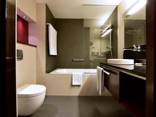 Pestana Arena Barcelona : photo 8 de la chambre hébergement lits jumeaux premium