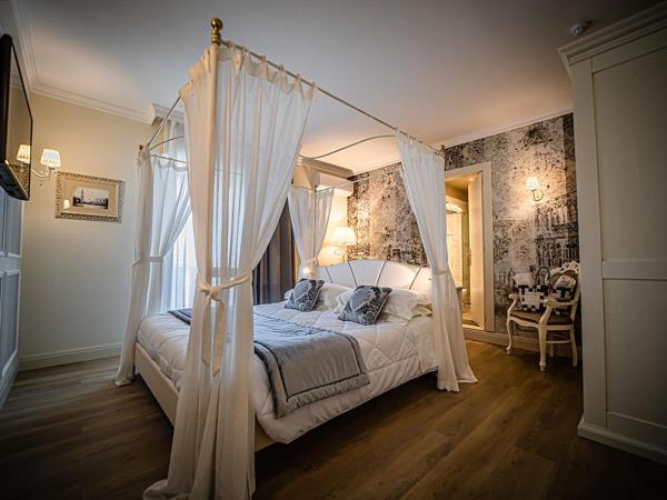 Hotel Ca' D'Oro : photo 1 de la chambre chambre double de luxe avec lit à baldaquin