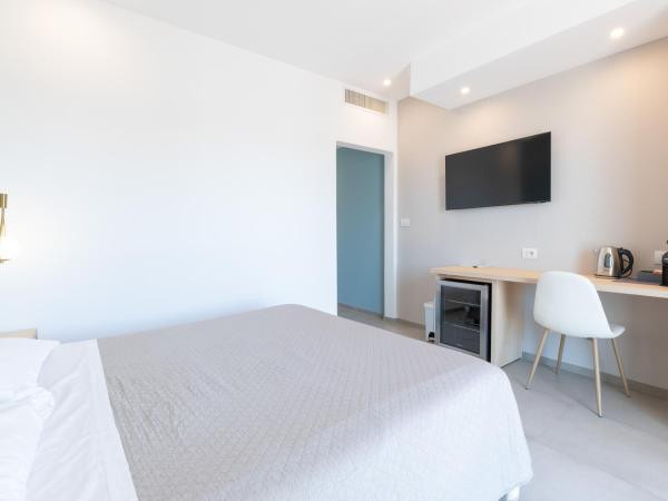 Antares Rooms and Suites : photo 4 de la chambre chambre double avec balcon - vue sur mer