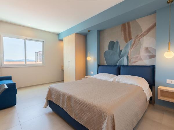 Antares Rooms and Suites : photo 6 de la chambre chambre familiale - vue latérale sur mer