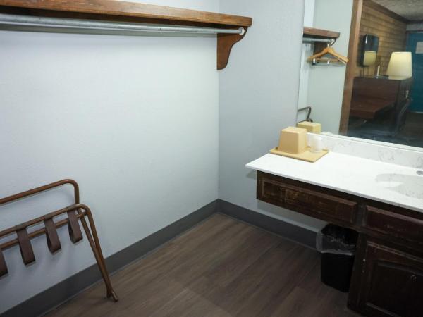 Rittiman Inn and Suites : photo 1 de la chambre chambre lit king-size