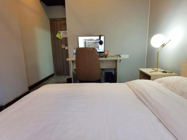 Pu Chun Hostel : photo 2 de la chambre chambre double avec salle de bains privative