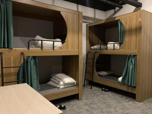 Pu Chun Hostel : photo 4 de la chambre dortoir de 4 lits pour hommes