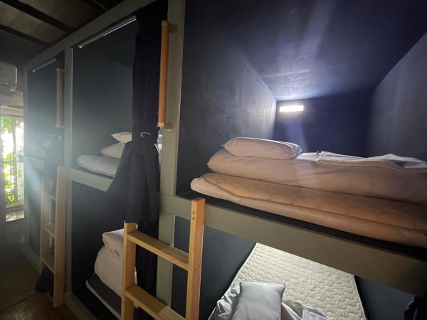 Air Osaka Hostel : photo 3 de la chambre lit superposé dans dortoir mixte