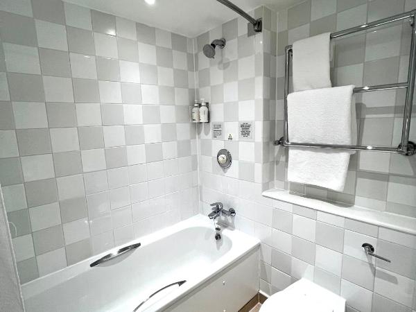 Holiday Inn Edinburgh Zoo, an IHG Hotel : photo 4 de la chambre standard double room with double bed and two single sofa beds