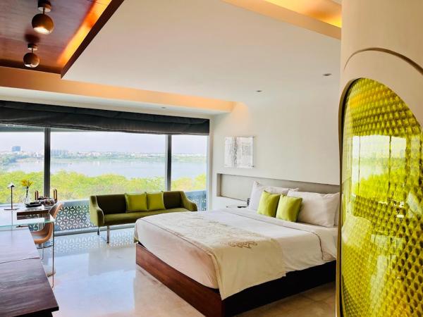 The Park Hyderabad, Banjara Hills near Hussain Sagar Lake : photo 1 de la chambre double room with lake view with 20% discount on food and soft beverages & 10% discount on spa& laundry and lake checkout till 2pm