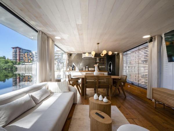 Hausboat Holešovice : photo 2 de la chambre mobile home