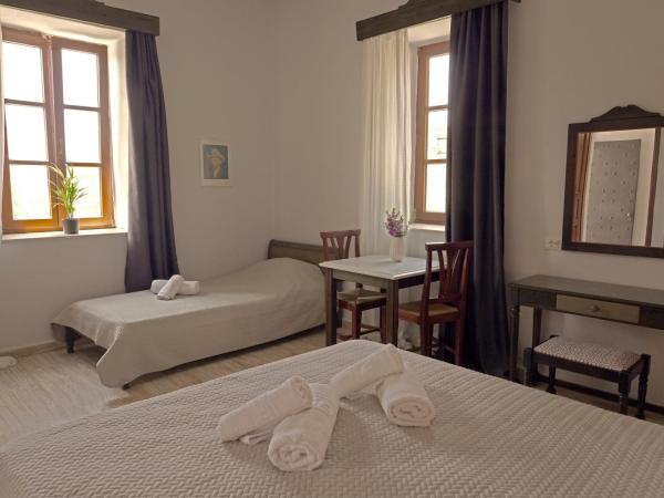 POLAS Residencies : photo 2 de la chambre studio avec vue sur jardin