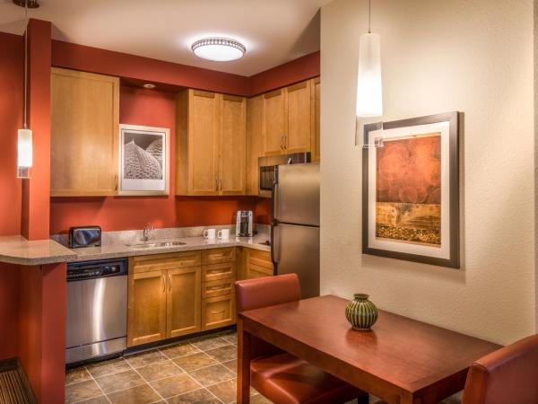 Residence Inn by Marriott Arlington Ballston : photo 1 de la chambre suite 1 chambre lit queen-size avec canapé-lit