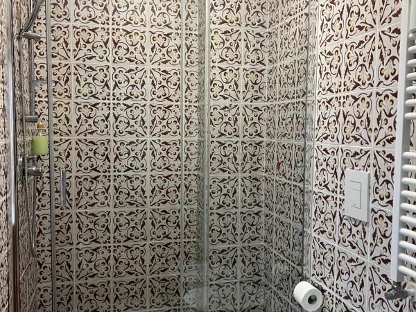 Le Corti del Re : photo 4 de la chambre chambre double ou lits jumeaux deluxe - vue sur ville