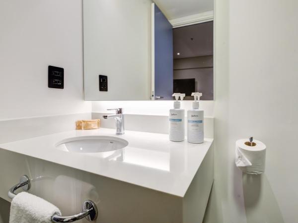 Radisson São Paulo Paulista : photo 6 de la chambre premier room with king size bed and bath