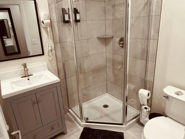 Los Angeles Cottage : photo 3 de la chambre chambre double avec salle de bains privative