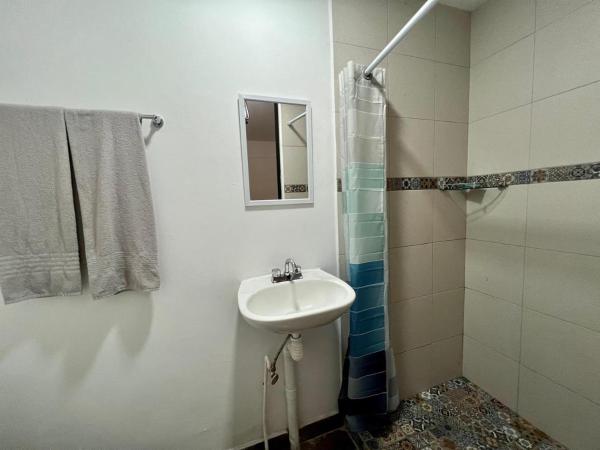 Isla Venados Habitaciones Vacacionales : photo 1 de la chambre chambre double avec salle de bains privative