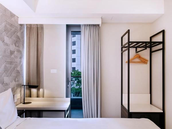 Kith Hotel Darling Harbour : photo 2 de la chambre petit hébergement lit queen-size