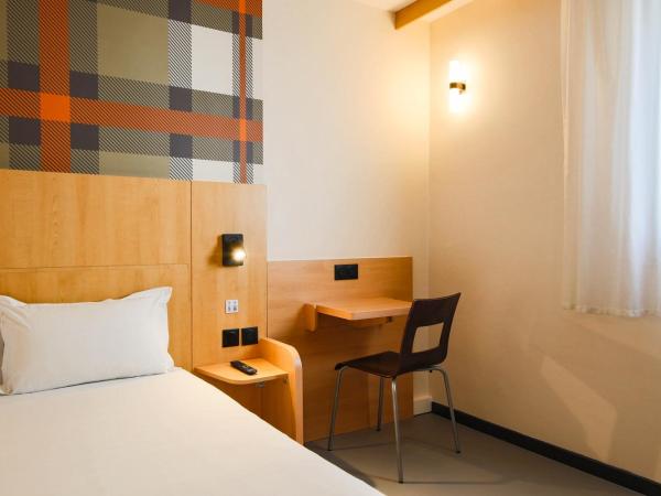 easyHotel Nice Old Town : photo 7 de la chambre chambre triple - accessible aux personnes à mobilité réduite