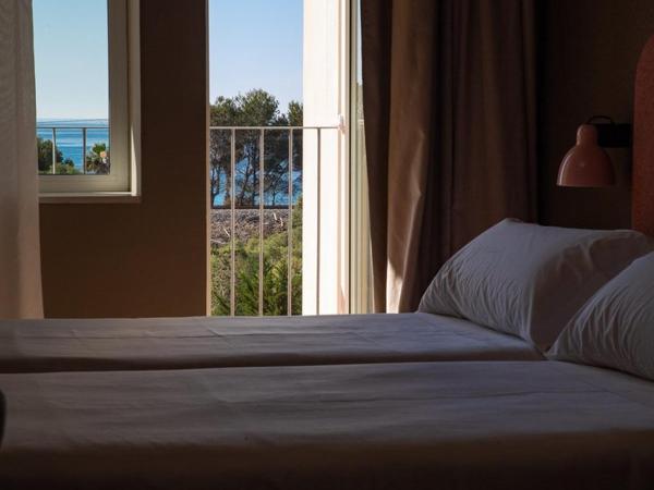 Nuria : photo 3 de la chambre chambre double ou lits jumeaux deluxe - vue sur piscine