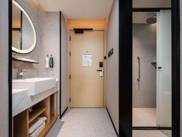 Hilton Garden Inn Beijing Temple Of Heaven East Gate Station : photo 4 de la chambre chambre lit king-size avec canapé-lit