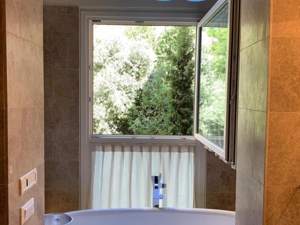 Florence Art Apartments : photo 9 de la chambre appartement supérieur 2 chambres avec balcon