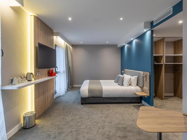 Holiday Inn Express Ajaccio, an IHG Hotel : photo 1 de la chambre chambre lit queen-size standard - accessible aux personnes à mobilité réduite