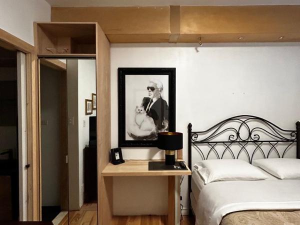 Gite Le Sieur de Joliette : photo 1 de la chambre chambre queen-size avec baignoire spa (nolan)