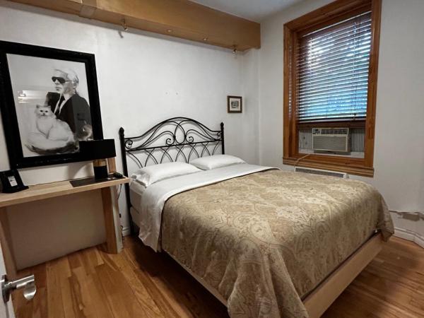 Gite Le Sieur de Joliette : photo 6 de la chambre chambre queen-size avec baignoire spa (nolan)