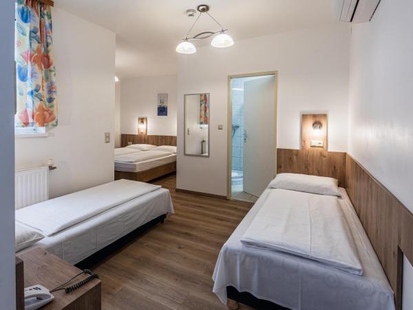 Hotel Terminus : photo 6 de la chambre chambre quadruple