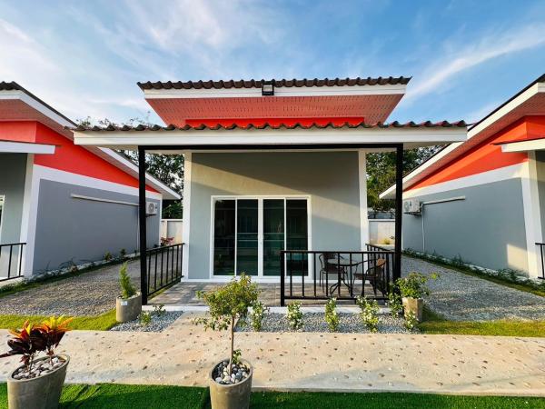 พัชรี รีสอร์ท ภูเก็ต Patcharee Resort Phuket : photo 4 de la chambre suite lit king-size - vue sur piscine