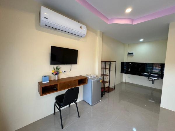 พัชรี รีสอร์ท ภูเก็ต Patcharee Resort Phuket : photo 6 de la chambre suite lit king-size - vue sur piscine