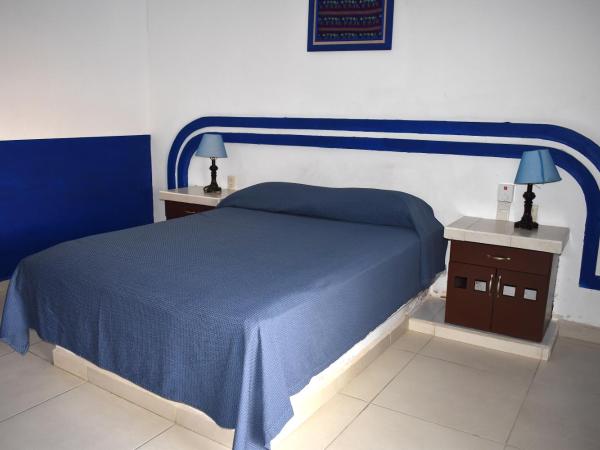 Hotel Plaza Almendros : photo 1 de la chambre chambre lit queen-size