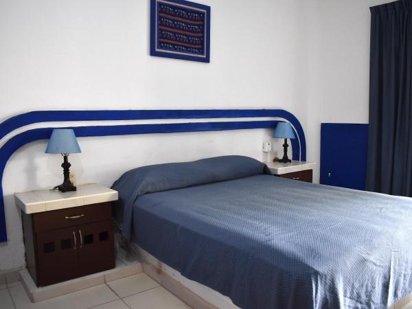 Hotel Plaza Almendros : photo 4 de la chambre chambre lit queen-size