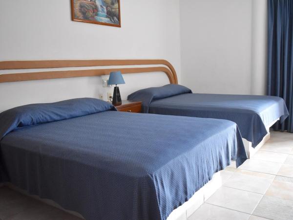 Hotel Plaza Almendros : photo 1 de la chambre chambre quadruple supérieure