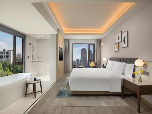 voco Nanjing Oriental Pearl : photo 2 de la chambre grand king room with city view - non-smoking