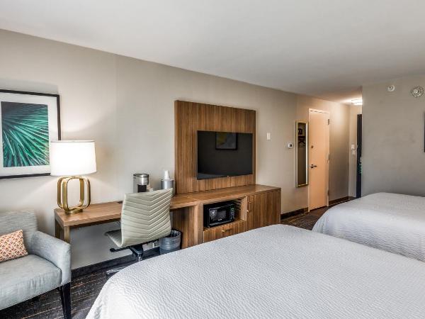 Holiday Inn Dallas Market Ctr Love Field, an IHG Hotel : photo 2 de la chambre chambre standard avec 2 lits queen-size