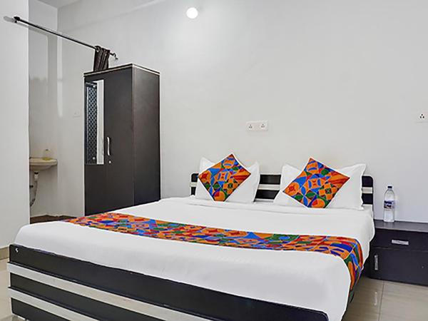 FabHotel Galaxy Airport Inn : photo 1 de la chambre chambre deluxe