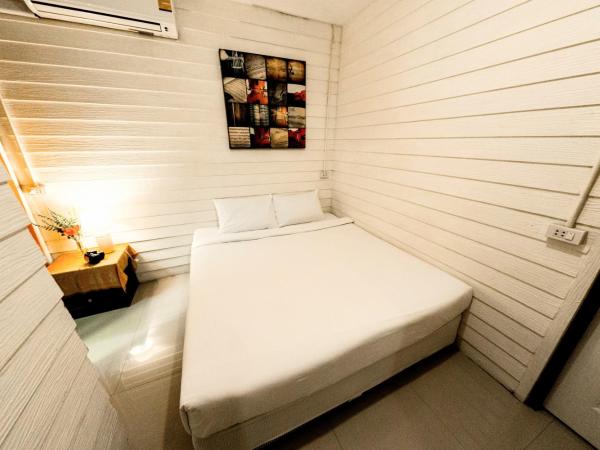 Back Home Backpackers : photo 2 de la chambre chambre double avec salle de bains privative