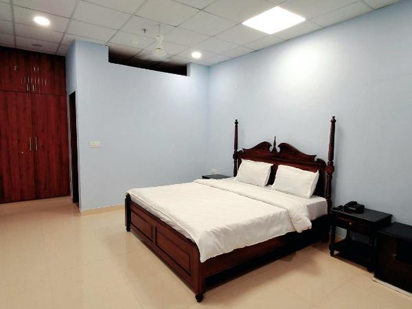 Dev Sneh Residency : photo 8 de la chambre chambre double avec terrasse