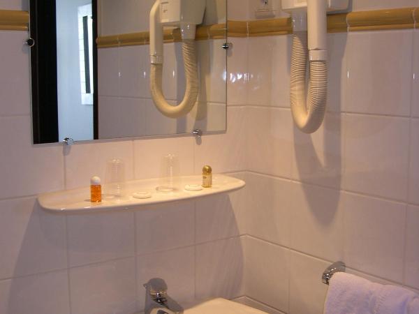 Hôtel Du Centre Annemasse : photo 4 de la chambre chambre simple