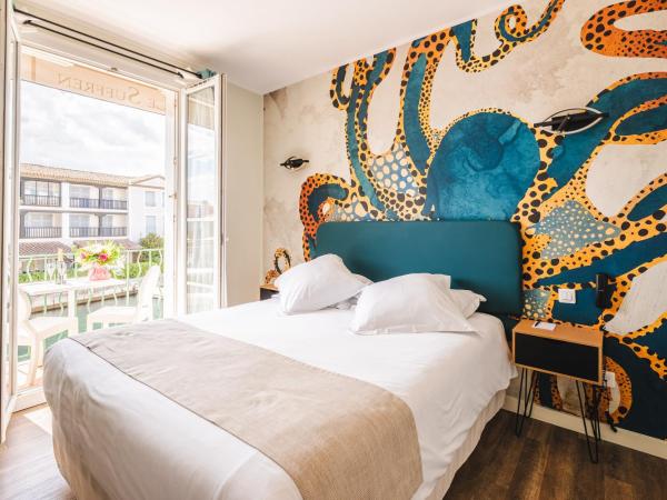 Le Suffren Hôtel : photo 2 de la chambre chambre double supérieure avec balcon - vue sur canal