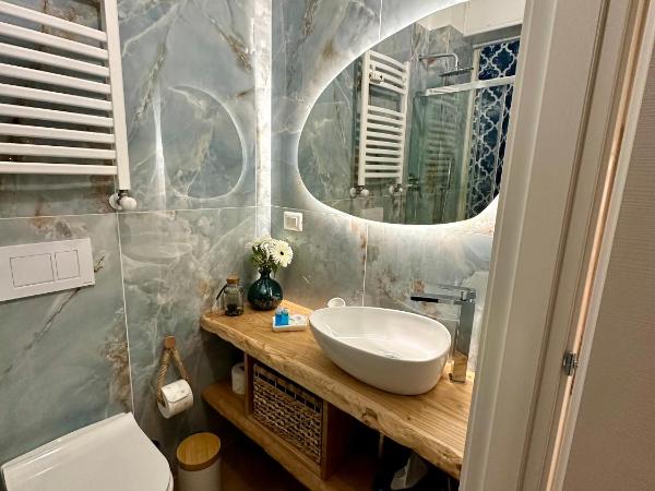 Due Mari Milano Apartment ZONA PORTELLO-FIERA FREE WI-FI : photo 9 de la chambre chambre double avec balcon (3 adultes)